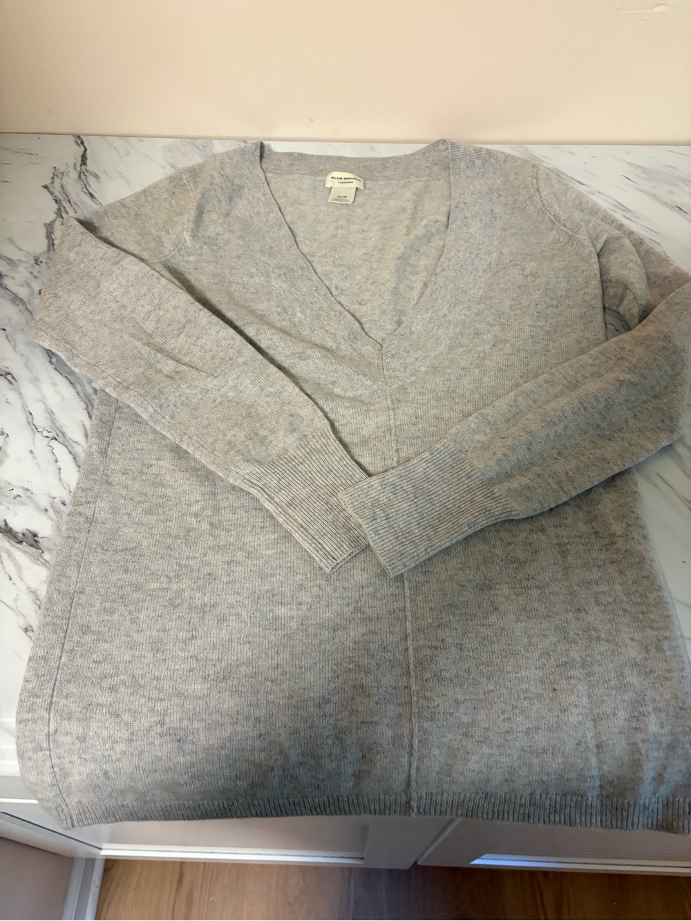 Club Monaco 100% Cashmere Deep V-Neck Sweater - Oversized XS